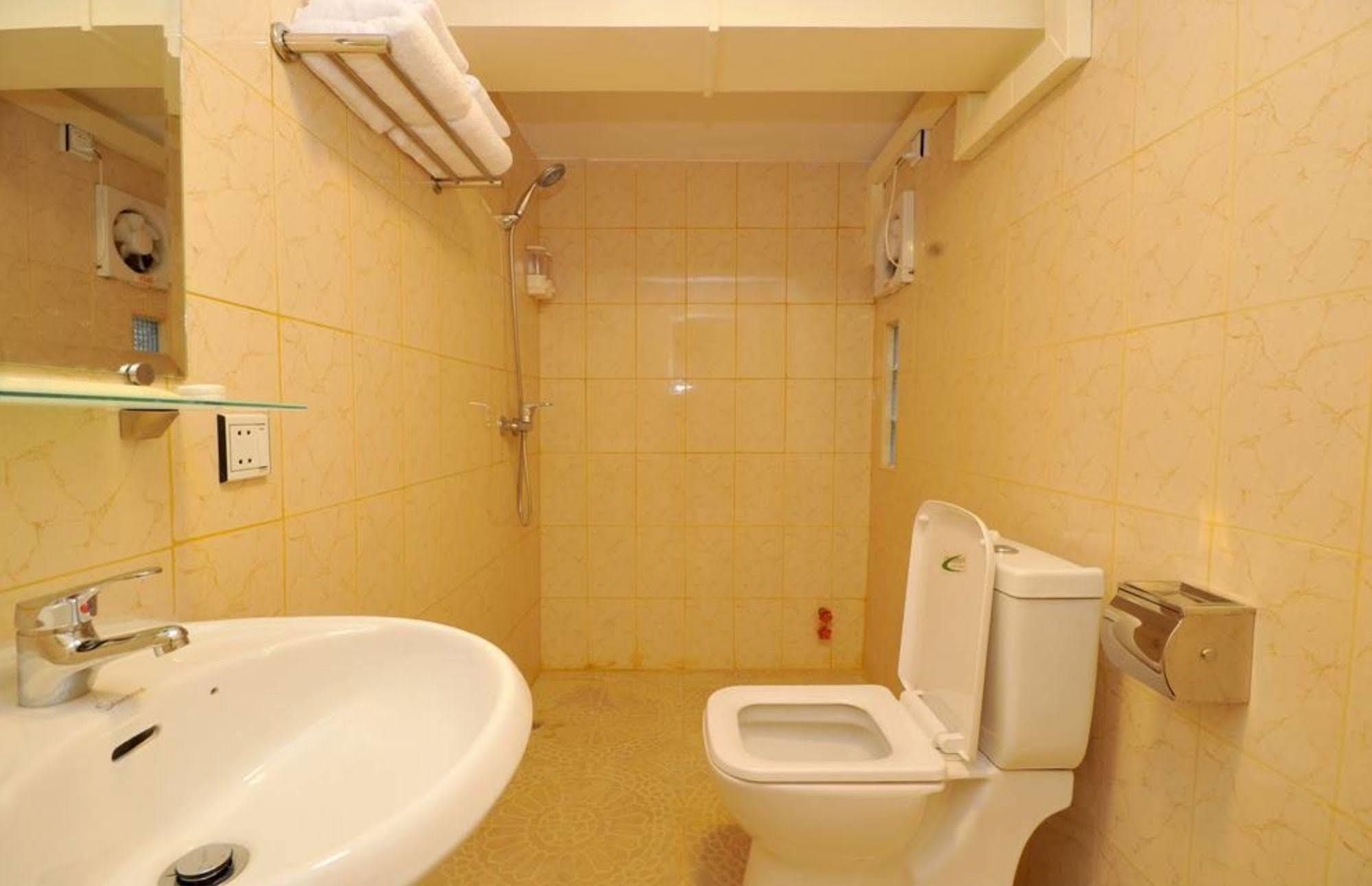 York Residence Янгон Екстер'єр фото